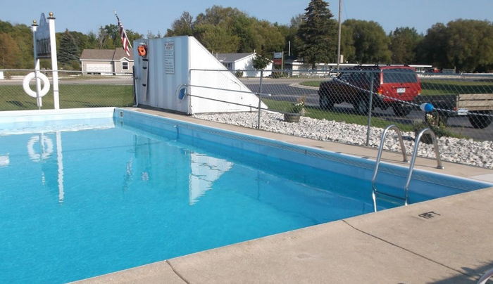 Presque Isles Huron Shore Motel (Presque Isle Motel) - From Web Listing (newer photo)